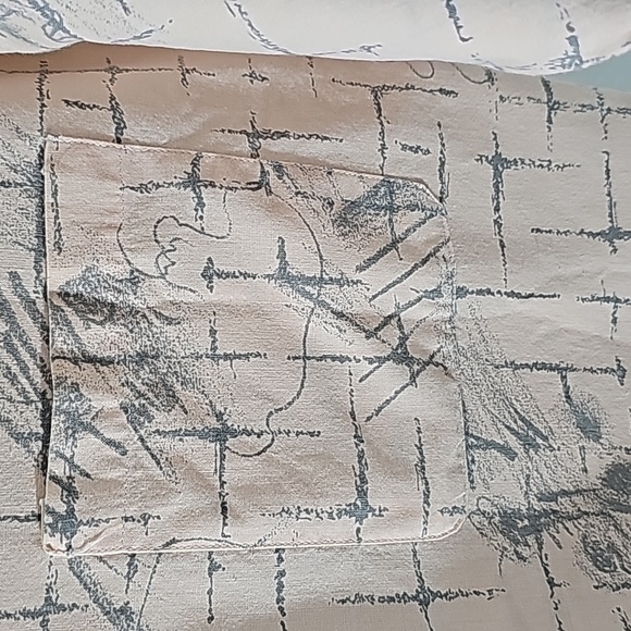 Hutspah mens button-down shirt.‎ Short sleeve. Size medium.  Peach artsy. - Picture 3 of 10